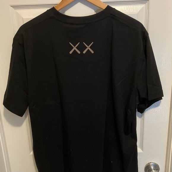 Kaws x uniqlo collab t shirt ut size xl - Picture 3 of 7